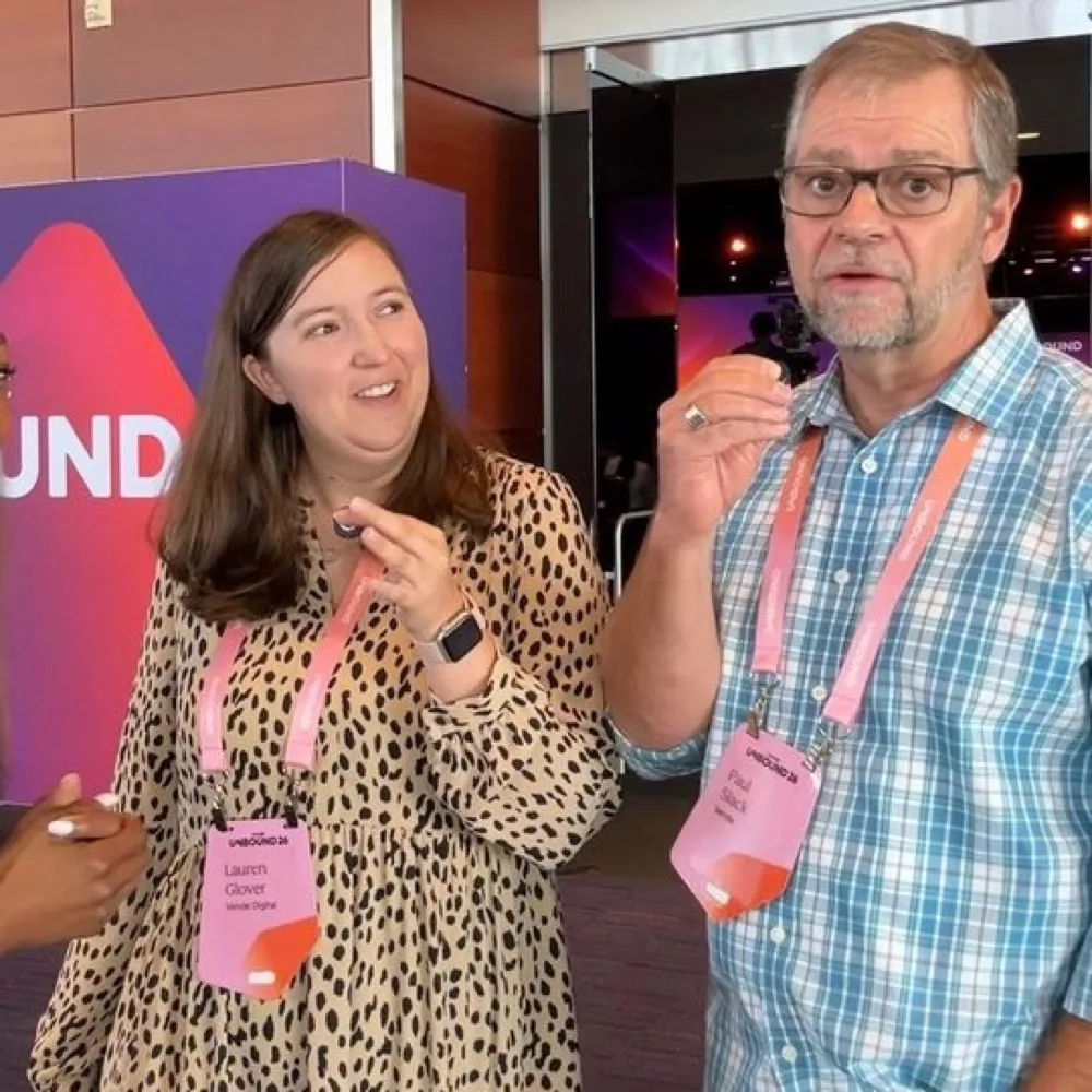 Paul Slack of Vende Digital talking with Lauren Glover at HubSpot UNBOUND26